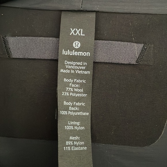 Lululemon men’s Outpour parka XXL - Picture 3 of 3